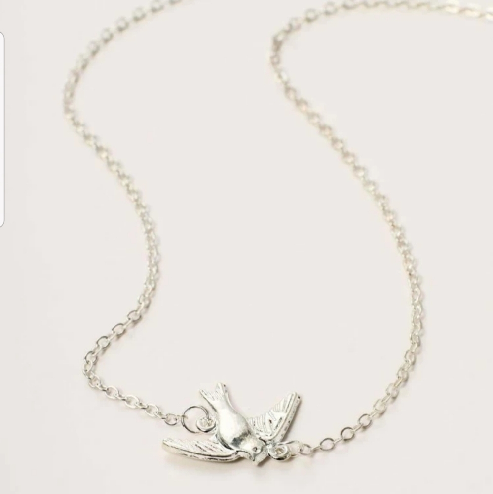 °Lady° Silver Swallow Necklace - Picture 3 of 5